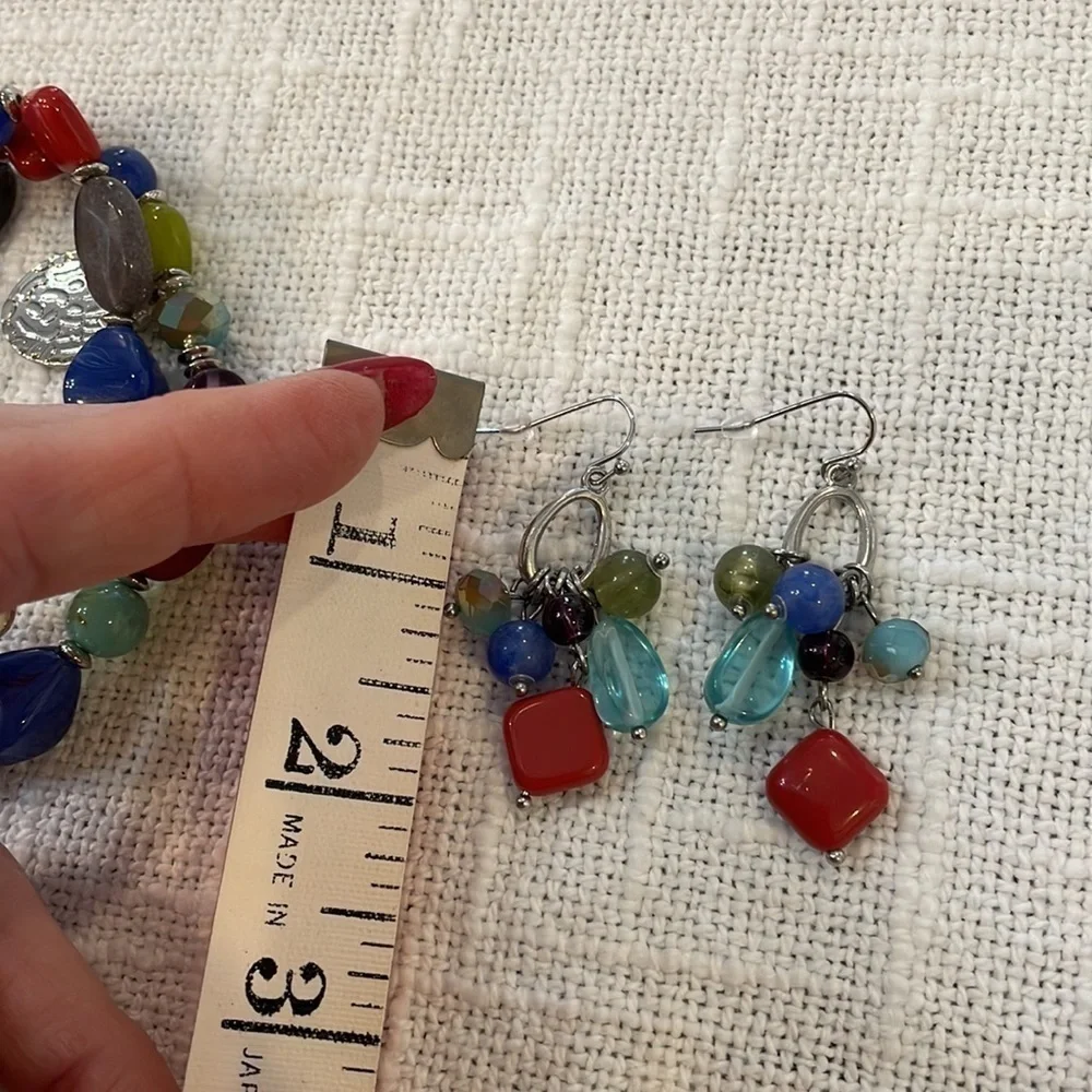 N/A both earrings